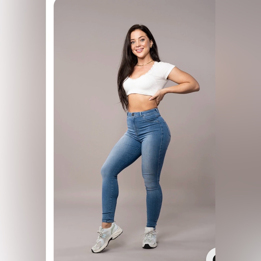 FITJEANS
Womens Contour High Waisted Fitjeans
Arctic Light Blue
Extra Small